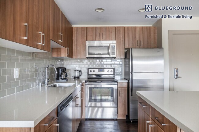 Building Photo - 14055 Tahiti Way
