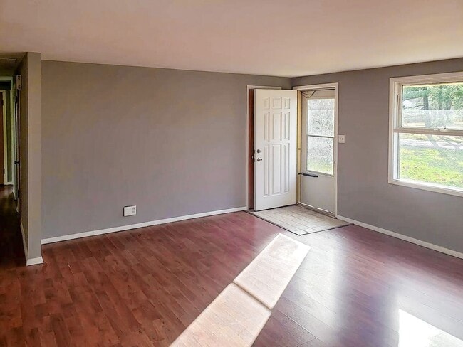 Building Photo - Enclosed Porch