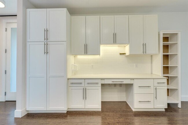 Building Photo - 2801 Dulce Ln