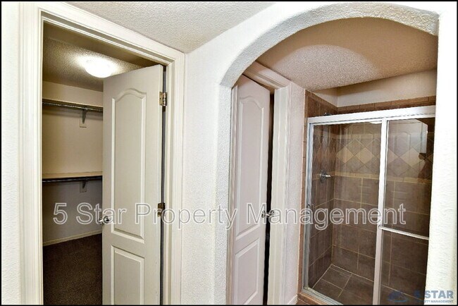 Building Photo - 6372 Franklin Ridge Dr