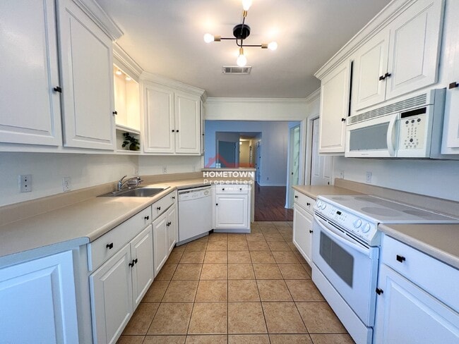 Building Photo - 3241 Braxton Cir