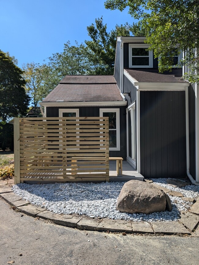 Building Photo - 6349 Dummerston Ct