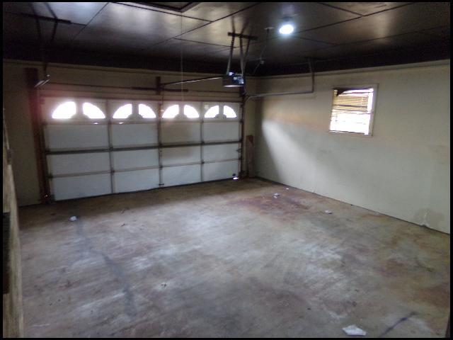 Building Photo - 13 Point O Woods Dr