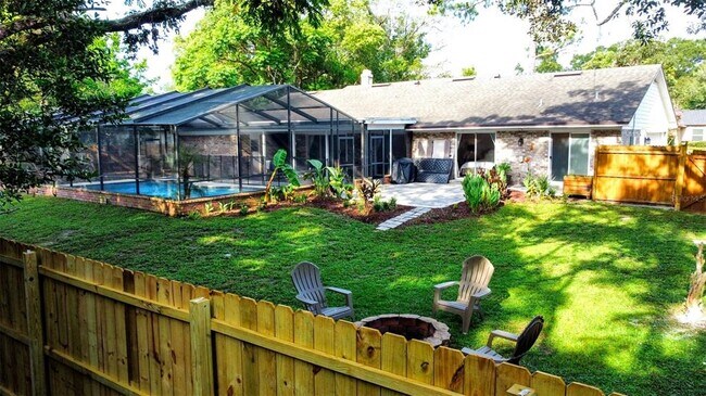 Building Photo - 341 W Hornbeam Dr