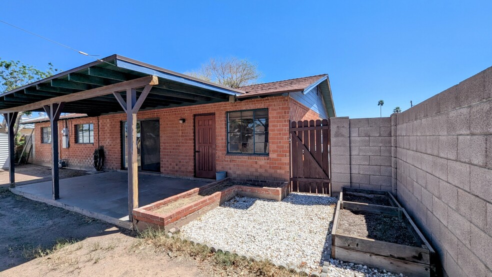 Building Photo - 7248 E Granada Rd