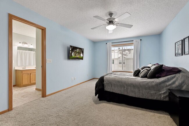 Building Photo - Amenity-Packed Bailey’s Arbor Townhome — Available June 1!