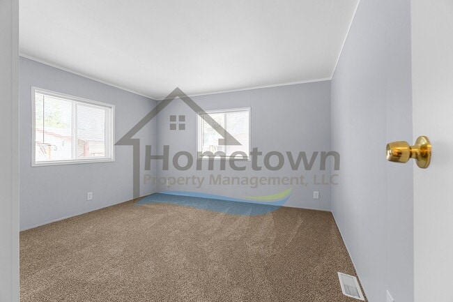 Building Photo - 3 Bedroom 2 Bathroom Home with Off-Street ...
