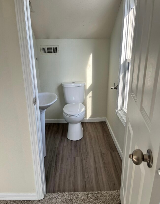 Building Photo - 412 S 73rd St