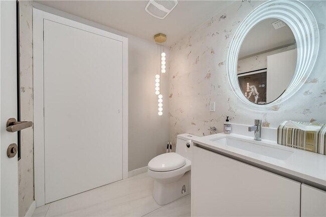 Building Photo - 2200 N Ocean Blvd