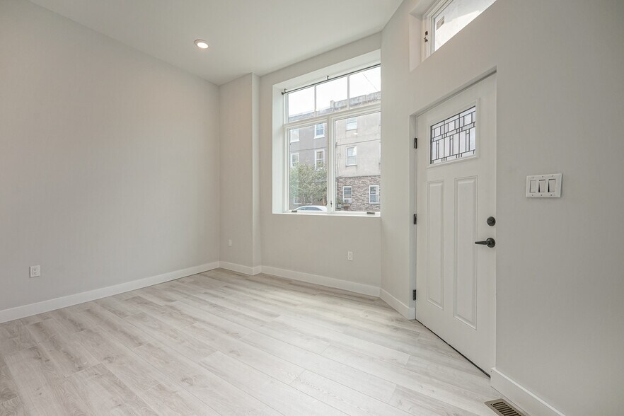 Building Photo - 1653 S Lawrence St