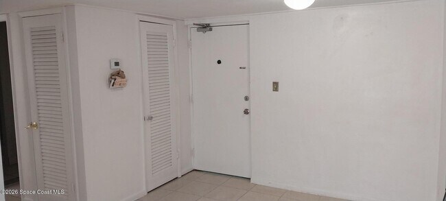 Building Photo - 221 Columbia Dr