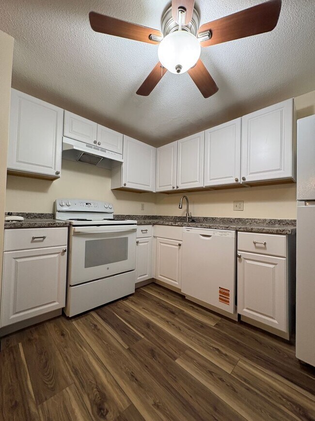 Building Photo - Rent reduced! Beautifully updated 2 bedroom condo, with 2 reserved parking spots, in Dracut MA