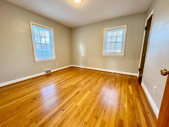 Building Photo - 479 Stratford Dr