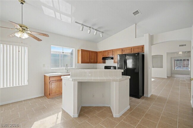 Building Photo - 2054 Cardigan Ave