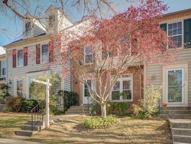 Building Photo - A Lovely Brick-Front Town House