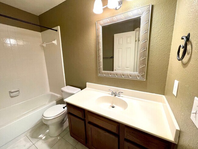 Building Photo - Lovely 3 Bedroom/2.5 Bathroom in Round Rock!