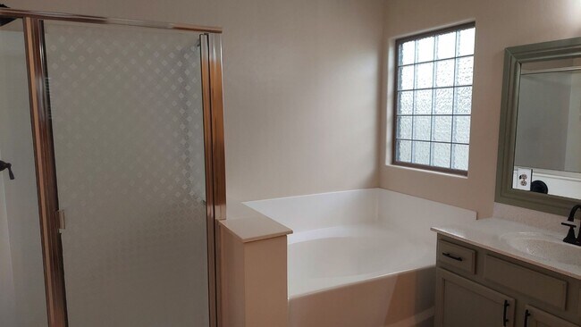 Building Photo - GORGEOUS HOME IN AVONDALE!!