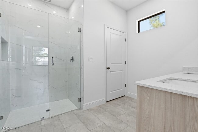 Building Photo - 1087 Rugby Cir