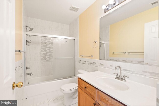 Building Photo - 11070 Clovertree Ct
