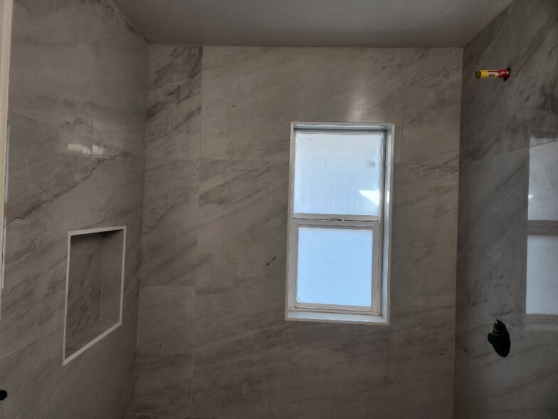 Building Photo - 650 E 3rd Ave