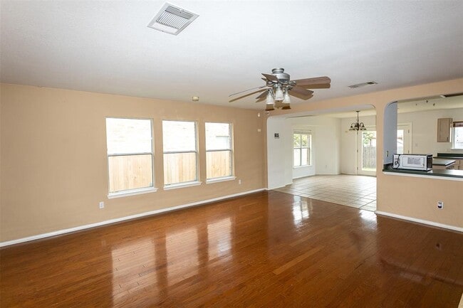 Building Photo - 2214 Milan Dr