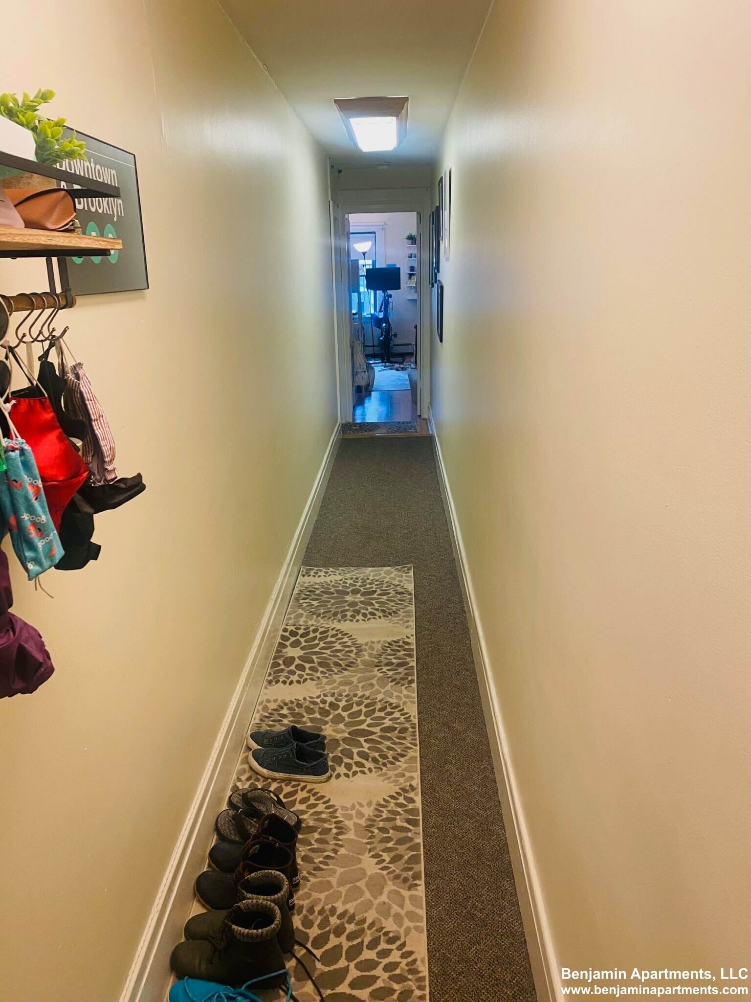 Building Photo - 94 W Cedar St