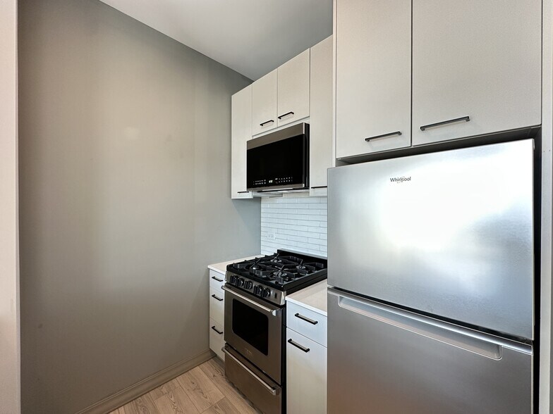 Building Photo - 2155 N Elston Ave