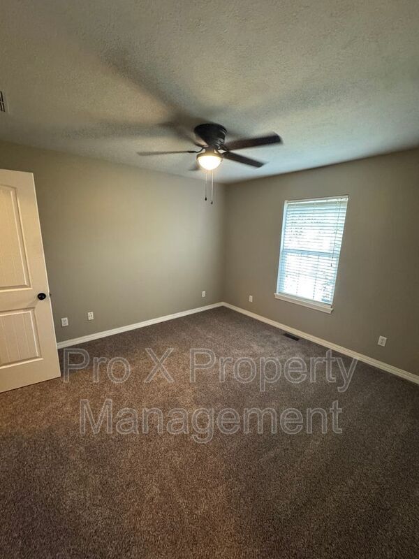 Building Photo - 740 E Gallup Hill Rd