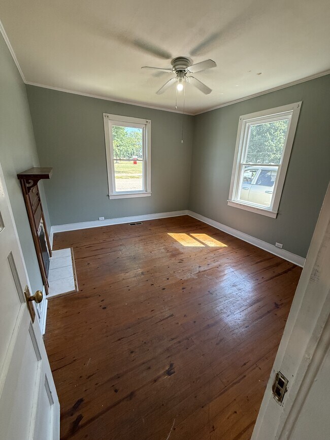 Building Photo - 25 Woodrow Ave