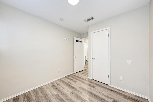 Building Photo - 107 W Brenham St