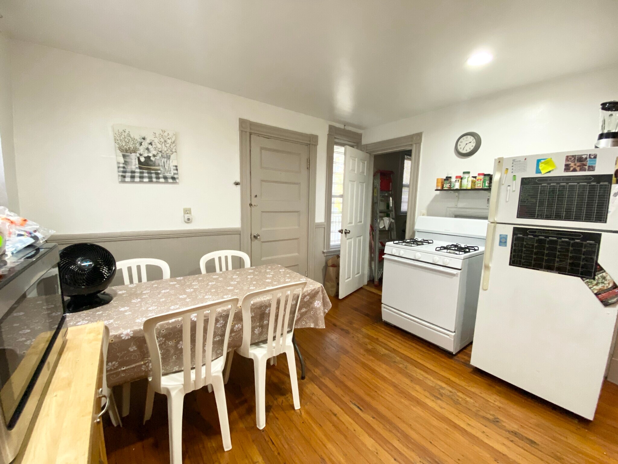 Building Photo - 10 Sachem St