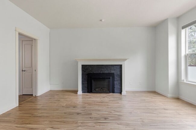 Building Photo - 7282 NE Stoneybrook St
