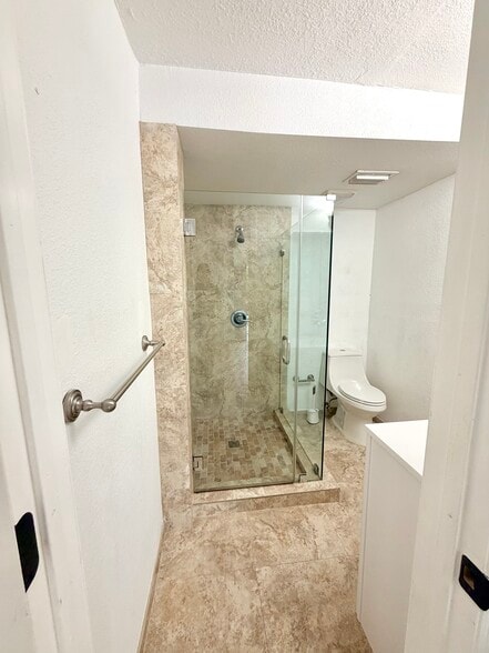 Building Photo - 925 SW 94th Ave