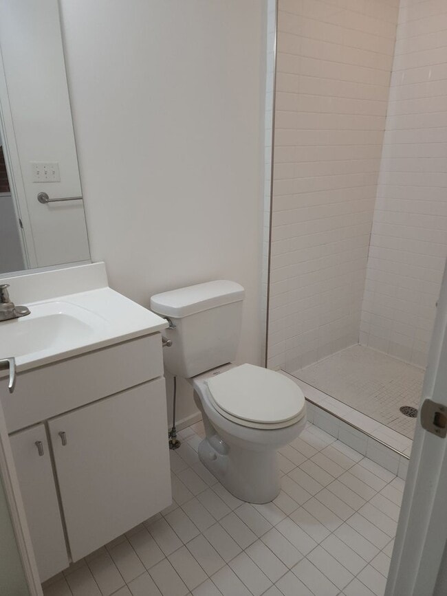 Building Photo - 4 E Henrietta St