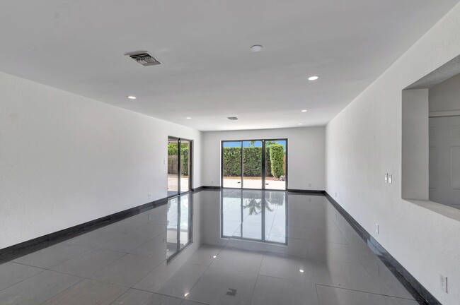 Building Photo - 187 Duke Dr