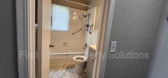 Building Photo - 407 E Rickenbacker Dr