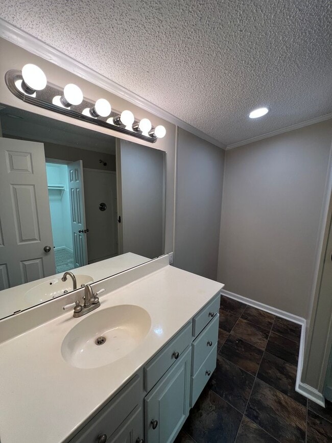 Building Photo - 3 Bedroom/2 Bathroom Home on 1 Acre of Land