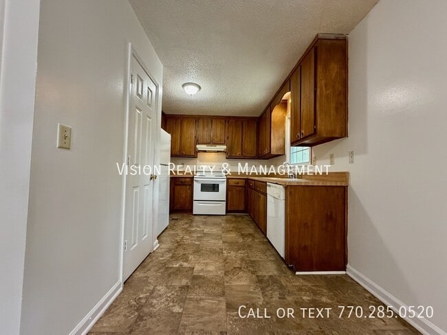 Building Photo - 130 Tyler Ln