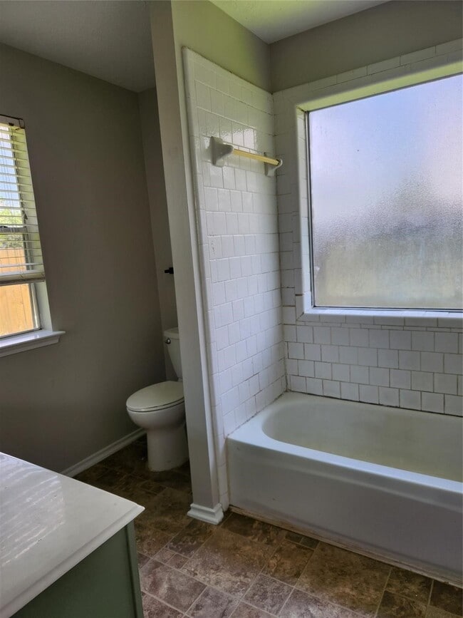 Building Photo - 1900 Old Creek Dr