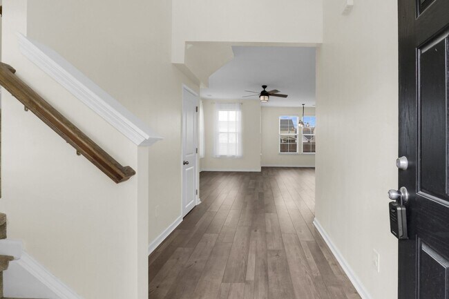 Building Photo - Modern Comfort & Easy Living in Ladson