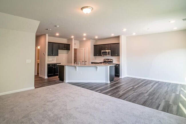 Building Photo - 214 Bedivere Ln