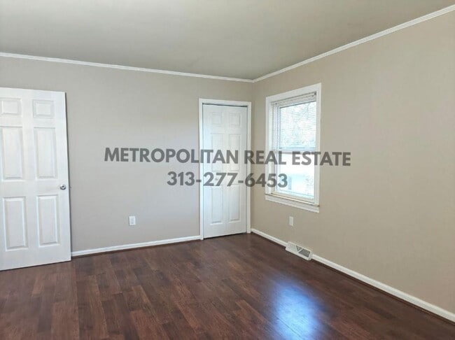 Building Photo - 474 Robbe Ave