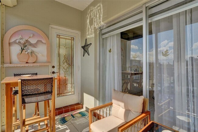 Building Photo - 330 SE 2nd St