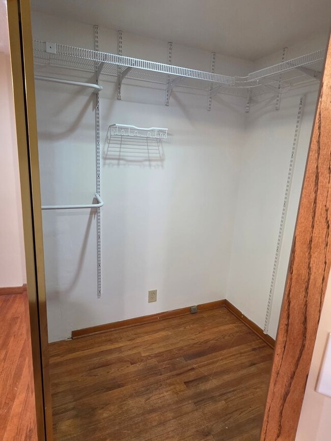 Building Photo - 4 Bedroom | 2 Bathroom | 1 car garage | Fully Fenced Yard | Great Location