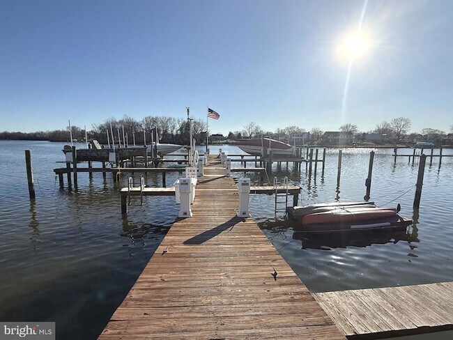 Building Photo - 532 Riviera Dr