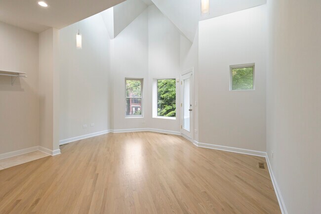 Building Photo - 6505 S Woodlawn Ave