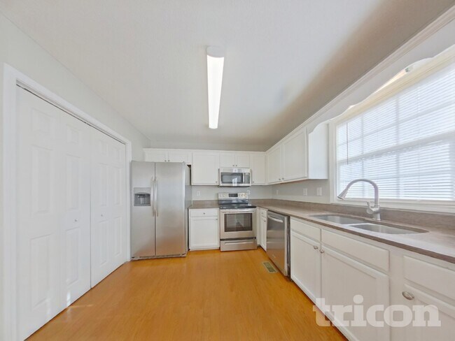 Building Photo - 65 Cricket Ct