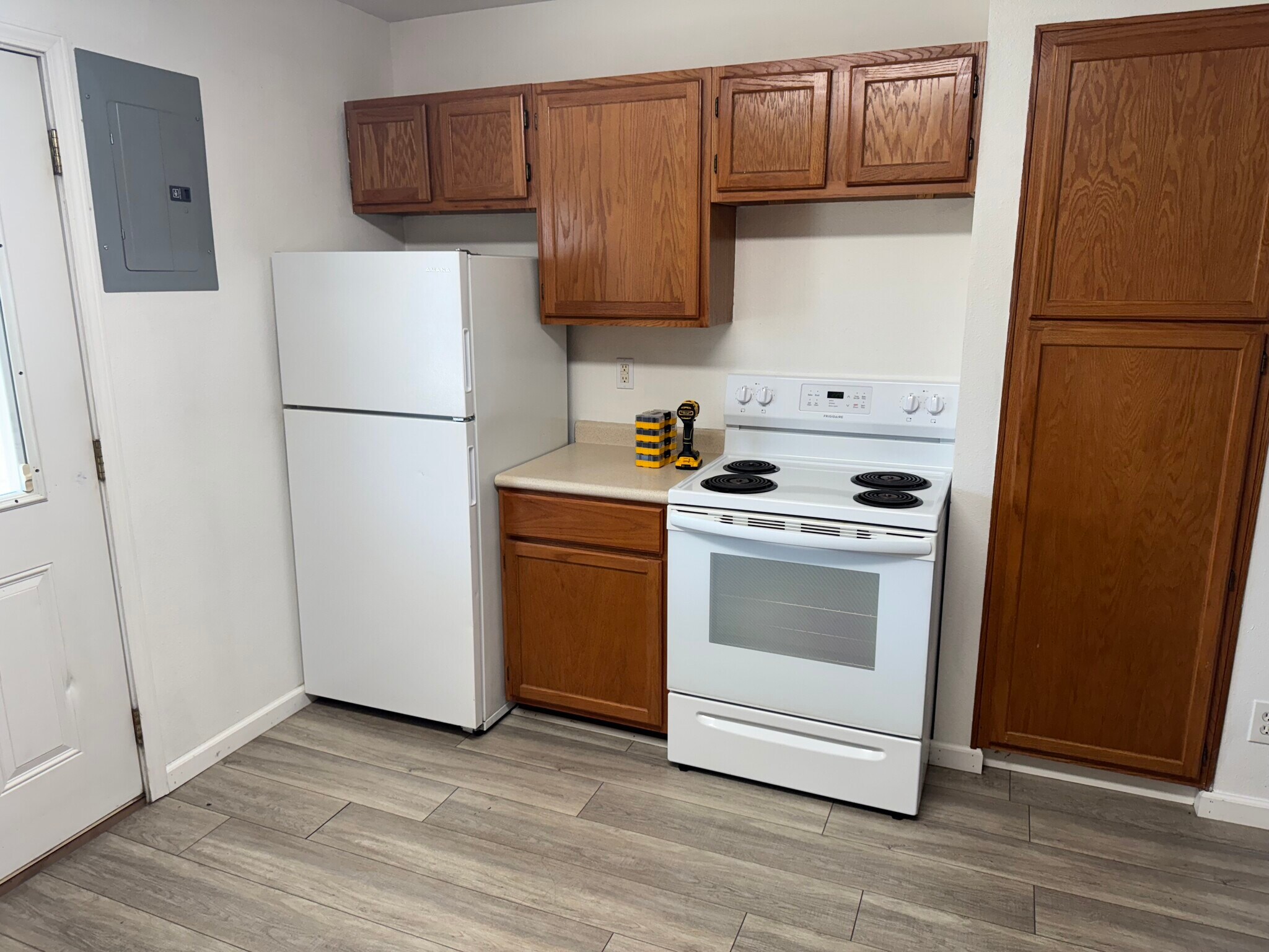 Building Photo - 1704 E 5th St