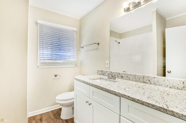 Building Photo - 3661 Collins Dr