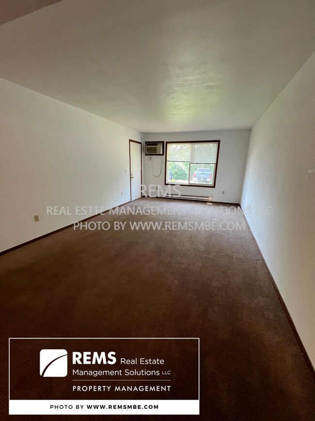 Building Photo - 554 E Slifer St